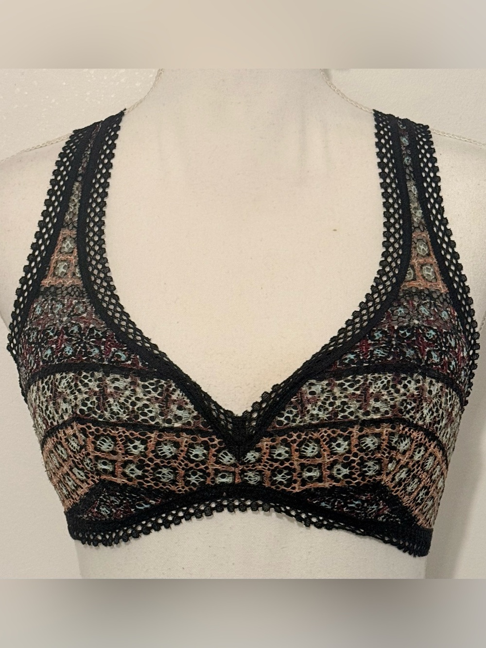 Victoria’s Secret Lace Racerback Bralette Size Small